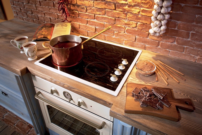 Під час приготування їжі в приміщенні не буде занадто жарко, як у випадку використання газової або електричної плити
