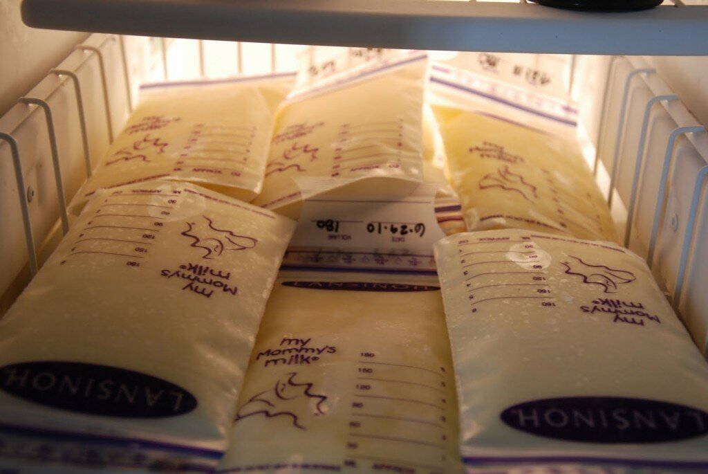 На цих пакетах для зберігання грудного молока навіть передбачено спеціальне місце і туди можна написати ім'я крихти і час зціджування