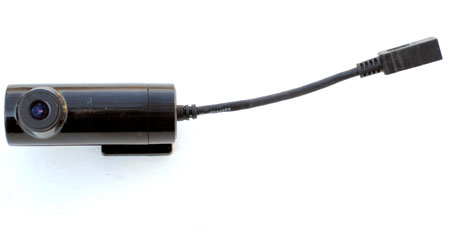 У комплект автомобільного відеореєстратора BlackSys CF-100 GPS 2CH входять крім сполучних проводів камера заднього виду і GPS приймач
