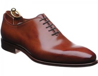 Туфлі Blake зазвичай легко розпізнати по досить широким стежках, які видно як з зовнішньої сторони підошви, так і при заглядання всередину черевика